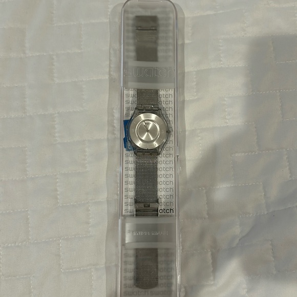 Stainless steel Swatch watch with extra battery. - Picture 4 of 7